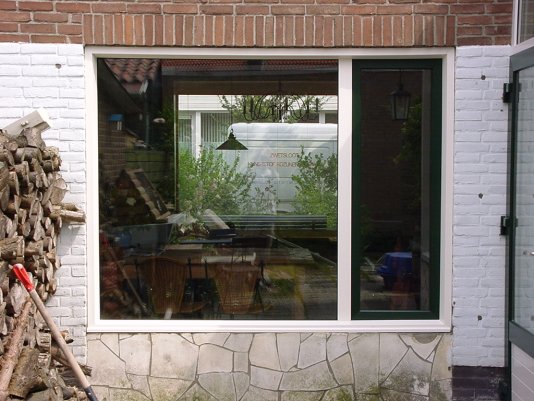 Huiskamer kunststof kozijn met draaikiep raam
