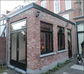 Nieuwbouw aanbouw met volledig groene kunststof kozijnen en deuren in Breda