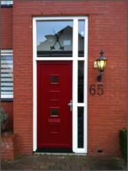 Kunststof voordeur met brievenbus in zelfde kleur gespoten als de voordeur, ral 3011