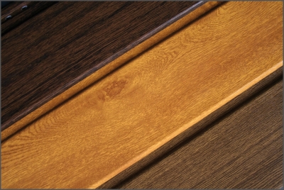 Houtkleuren van keralit zoals mahonie en golden oak, eiken met echte houtmotieven